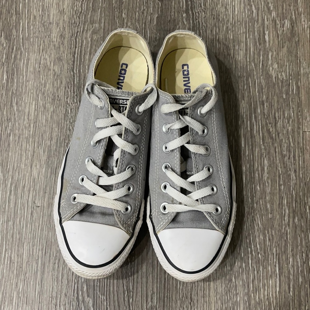 Gray converse women’s size 8 men’s size 6